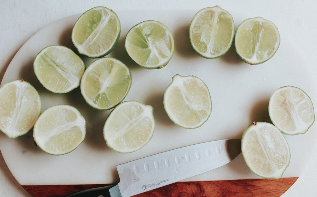 limes sliced in 1/2